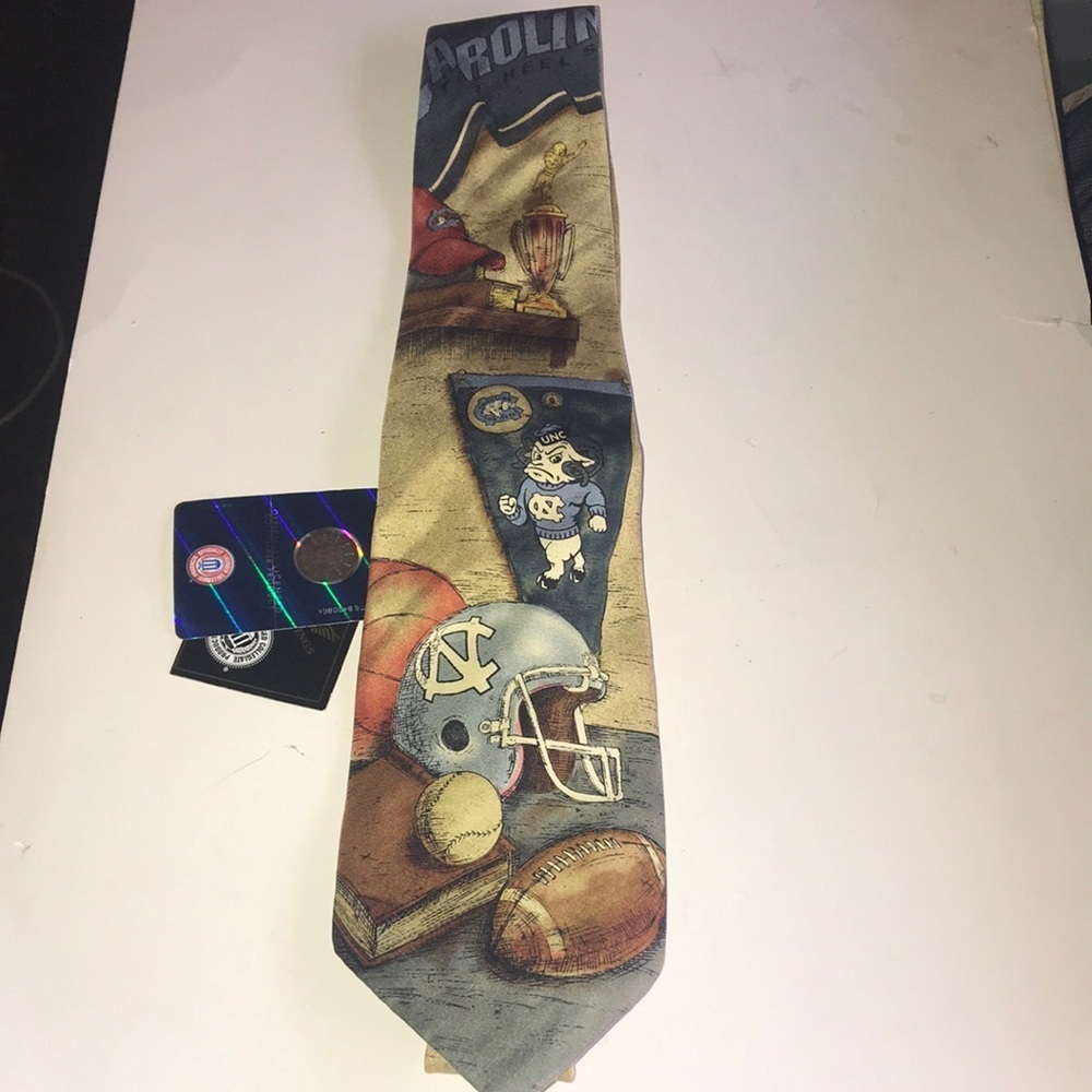 NWT Men’s UNC Themed Tie